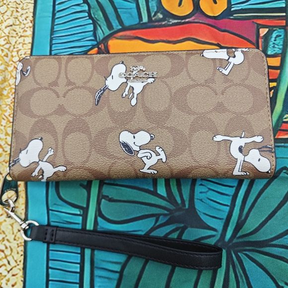 Coach wallet - Picture 1 of 6